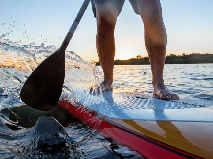 Maîtrisez le paddle : conseils, astuces et bienfaits incontournables