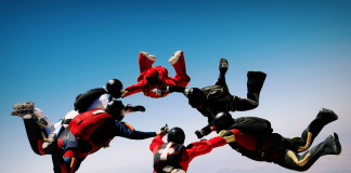 Découvrir le parachutisme : sensations fortes et liberté absolue Découvrir le parachutisme : sensations fortes et liberté absolue