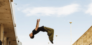 Découvre le parkour : art du déplacement et liberté Découvre le parkour : art du déplacement et liberté