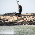 Maîtrisez le kitefoil : astuces et conseils pour débutants Maîtrisez le kitefoil : astuces et conseils pour débutants