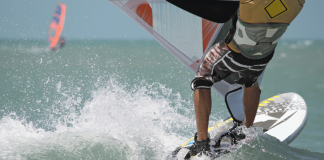 Découvrez le surf foil : guide complet pour débutants Découvrez le surf foil : guide complet pour débutants