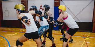 Roller derby : découvrez ce sport intense et spectaculaire Roller derby : découvrez ce sport intense et spectaculaire