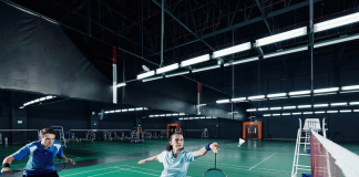 Techniques et stratégies incontournables pour gagner en badminton double badminton double