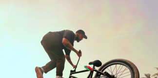 Top 10 équipements BMX indispensables pour riders passionnés équipements BMX