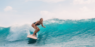 Apprendre le surf pour débutants : conseils et astuces essentiels surf