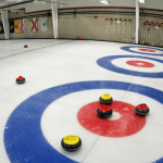 Découvrir une piste de curling et ses secrets passionnants piste de curling