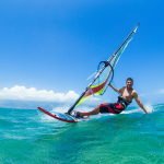 Top spots incontournables pour faire de la planche à voile planche à voile