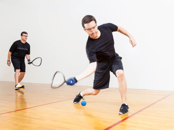 Comment gagner au racquetball en double facilement