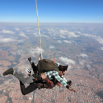 Vivez l’émotion ultime avec un saut en parachute tandem Vivez l’émotion ultime avec un saut en parachute tandem