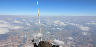 Vivez l’émotion ultime avec un saut en parachute tandem Vivez l’émotion ultime avec un saut en parachute tandem