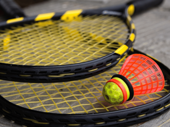 Speedminton la nouvelle façon dynamique de jouer sans filet