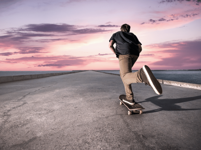Maîtriser le skateboard freestyle astuces techniques et figures clés