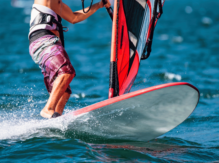 Les règles d’or pour une sécurité optimale en planche à voile
